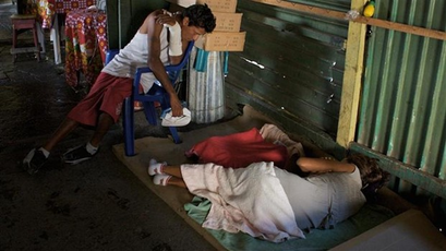 Den 19-årige Sujeylin Aguilar bor sammen med en flok andre unge i en lille park i Nicaraguas hovedstad Managua. Hun bliver forsørget af sin kæreste, der er narkohandler, og da hun bliver gravid, kan hun ikke forestille sig andet end at opfostre sit barn i parken sammen med den gruppe af farvestrålende mennesker, som hun opfatter som sin eneste familie. Men da først lille Karla bliver født, går det op for Sujeylin, hvor farligt livet i parken kan være for et spædbarn. Desuden kan politiet hvert øjeblik dukke op og tvangsfjerne babyen. Vi følger Sujeylin og lille Karla fra tre måneder inden fødslen, til Sujeylin op til Karlas første fødselsdag måske har fundet en løsning, der kan få Karla væk fra gaden.
