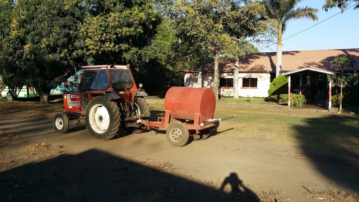 uge 7 - den danske traktor med vandtank til vanding af veje og stier